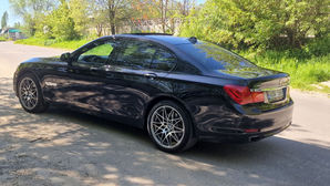 Seria 7 (Toate) BMW 7 Series
------
Mașina are o stare bună b...