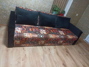 Mobilier Euro Kniska
------
Are 1.4 m pe 2 m de dormit...