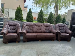Mobilier Set canapea 3 locuri și 2 fotolii
------
Set ...