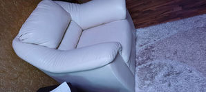 Mobilier Продам софу и кресло.
------
Софа требует рем...