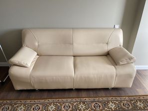 Mobilier Fotoliul este nou, din piele.
------
Dimensiu...