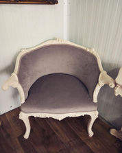 Mobilier Fotoliu ,consola si oglinda
------
Superb set...
