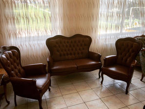 Mobilier Canapea cu 2 fotolii
------
Canapea cu doua f...