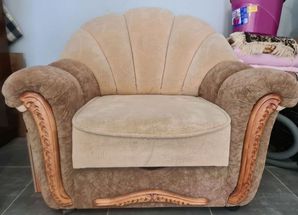 Mobilier Vând canapea + 2 canapele
------
Vând mobilă ...