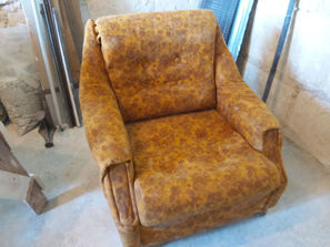 Mobilier Кресло
------
Целое не порванное
------
Tip...