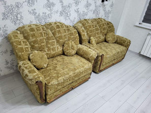 Mobilier Fotolii extensibile în stare bună (două bucăți)...