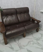 Mobilier Кожаный диван
------
Кожаный диван с дубовым ...