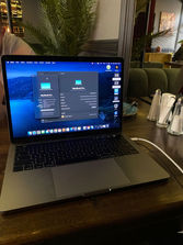 Laptop-uri MacBook Pro 2017 touch bar
------
Macbook ul ...