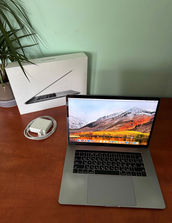 Laptop-uri MacBook Pro15 (2017, 2.9GHZ, 4GB, 16GB, 512GB)
...