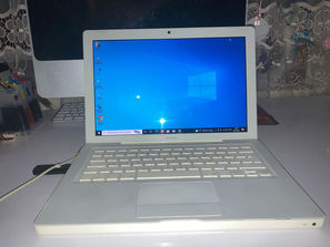 Laptop-uri Laptop de lucru MacBook
------
Este in stare ...