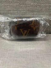 Accesorii Husa Airpods Pro Louis Vuitton
------
Husa pe...