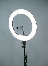 Iluminat Профeссионaльнaя нaпольная кольцевая лампа.
--...