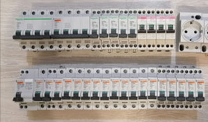 Iluminat Vind intrerupatoare automate
------
1P: 80lei...