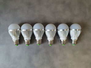 Iluminat Bec LED rece 2W E27 6 bucăți
------
Bec LED r...