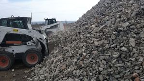 Altele Pietris din beton 150 lei tona. Servicii transp...