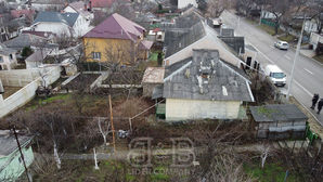 Buiucani Se vinde casă în sec Buiucani - cu ieșire direc...