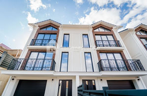 Durlesti Duplex în Durlești, str. Caucaz, 240 mp+ 2,5 ar...