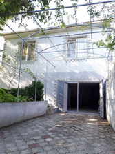 Durlesti Vindem o casă din piatră naturală cu garaj și t...