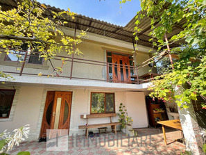Durlesti Casă cu 2 niveluri, loc. Durlești, str. Livezil...