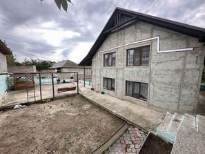 Durlesti Spre vinzare casa in 2 nivele! Cu zona aferentă...