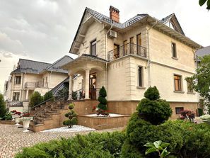 Telecentru Casă în 2 nivele în sector de Elită
------
Of...