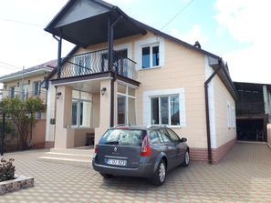 Telecentru Vindem o casă mare din piatră naturală cu supra...