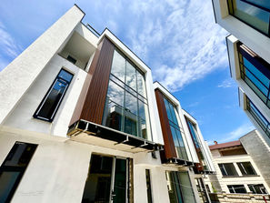Telecentru Vânzare TownHouse, Telecentru, 246 mp, 284900 €...