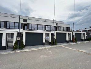 Telecentru Townhouse zona de lux - varianta alba 200 mp te...