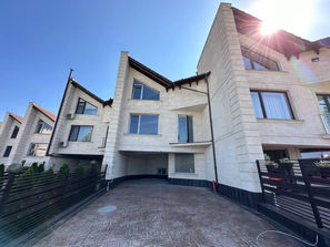 Telecentru Townhouse spre vânzare, Telecentru!
------
Sp...