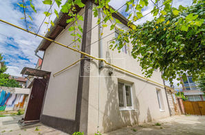 Centru Vânzare apartament cu 4 odăi separate, casă la ...