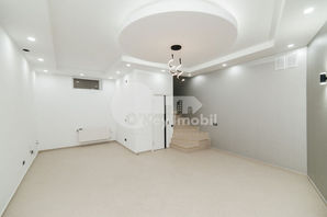 Centru Casă în 3 nivele, 275 mp, Centru, 246950 €
---...