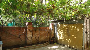 Centru Se vinde casa cu 2 nivele , 120 m/ teren- 4 ari...