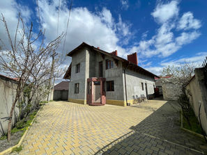 Centru Casa în 2 nivele
------

------
Tip
Casă
...