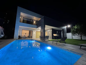 Centru Casă stil Hi-Tech în 3 nivele, Centru, 550 mp +...