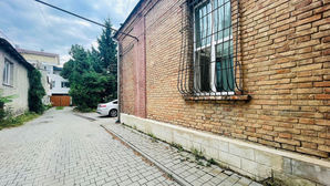Centru Casa in centrul orasului
------
Spre vanzare ...