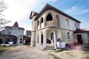 Stauceni Stăuceni două case la pret de una + teren 7 ari...