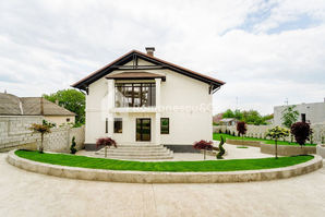 Stauceni Casă spațioasă în com. Stăuceni, 320 mp+10 ari!...