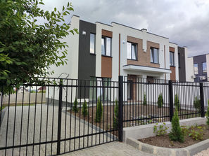 Truseni Duplex în 2 nivele 145 m2 +3 ari,La cheie
----...